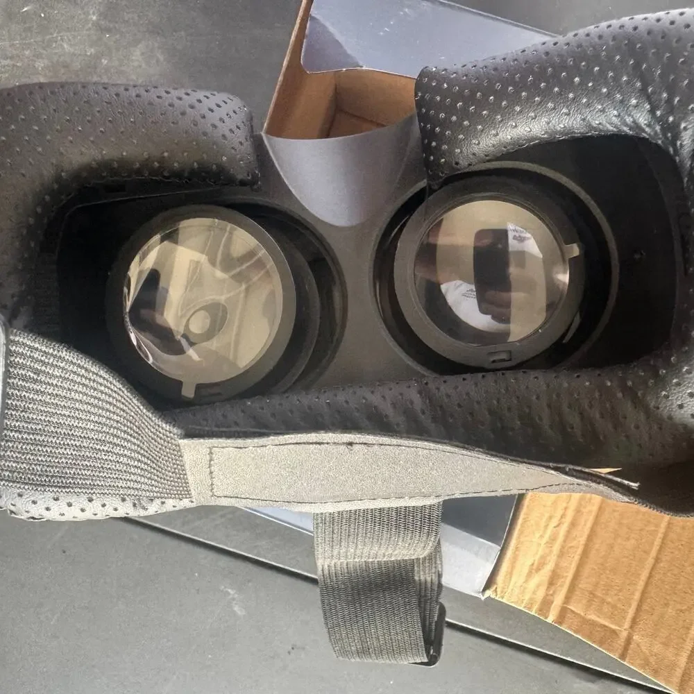 NWT American Eagle Outfitters MObile Phone Virtual Reality Headset